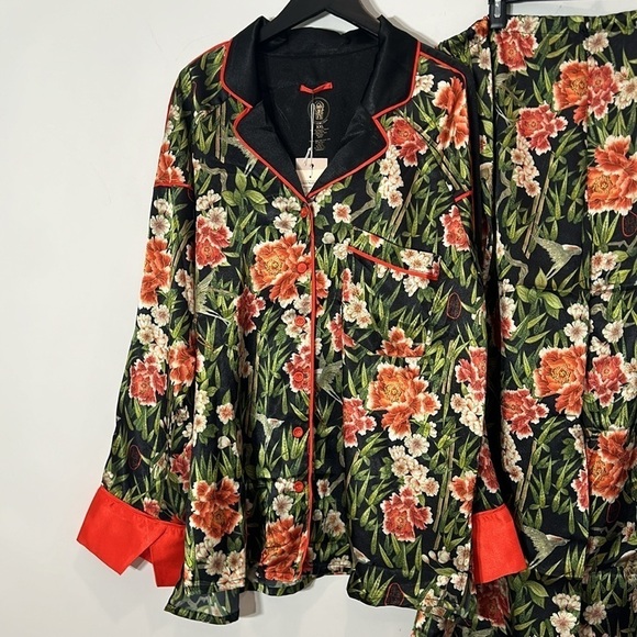 REVOLVE x HAHt Pajama Set Flock 2gether Noir
HAH retail $248 plus size 2XL - Picture 3 of 12